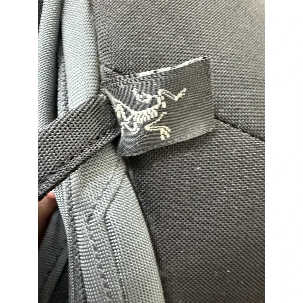Arc'teryx Backpack Quintic 20L Hiking Outdoors Ski Pockets Straps Gray